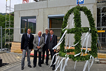 v.l.n.r.: Prof. Dr. Andreas Tünnermann (Leiter Fraunhofer IOF), Prof. Dr. Werner Bornkessel (Vorstand STIFT), Ralf Lehmann (Architekt), Markus Hoppe (Thüringer Wissenschaftsstaatssekretär)