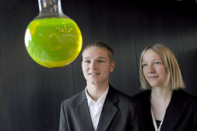 Mit leuchtenden Lösungen zum Erfolg: Patrick Wohlfahrt und Julia Münzner aus Jena. Bild: Stiftung Jugend forscht e. V.