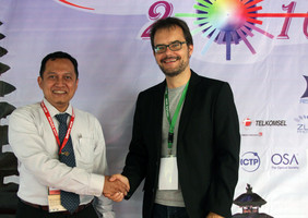 Prof. Agus Muhamad Hatta und Prof. Benjamin Dietzek bei einem gemeinsamen Treffen in Bali/Indonesien. Quelle: privat