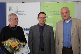 Ausgezeichnete IPHT-Wissenschaftler (v.l.) Dr. Johannes​ Kirchhof, Dr. Benjamin Dietzek und Dr. Helmut Dintner.