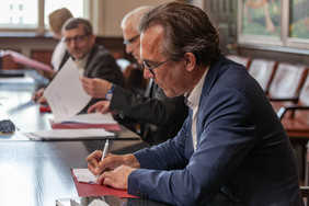 Unterzeichnung des Kooperationsvertrags für das Leibniz-Zentrum für Photonik in der Infektionsforschung im Senatssaal der Universität Jena