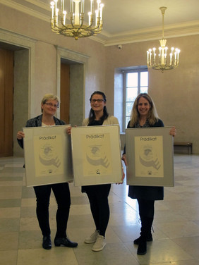 Die Gleichstellungsbeauftragten Dr. Kerstin Wagner vom Leibniz-FLI, Sarah Meinhardt vom Leibniz-IPHT und Dr. Christine Vogler vom Leibniz-HKI (von links).Foto: Leibniz-IPHT