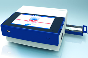 Das ESE Quant LR3 Testsystem zur Bestimmung der Wahrscheinlichkeit für das Vorliegen einer Sepsis. © QIAGEN, all rights reserved