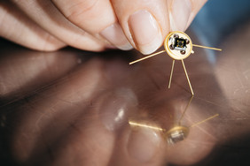 Thermosensor zur Anwendung in der Raumfahrt aus dem Leibniz-Institut für Photonische Technologien (Leibniz-IPHT). Foto: Sven Döring/ Agentur Focus/ Leibniz-IPHT