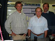 Im Femtosekundenlabor des Laser Research Institutes in Stellenbosch: Prof. Heinrich Schwoerer, Prof. Herbert Stafast, Prof. Erich Rower (v.l.n.r.)