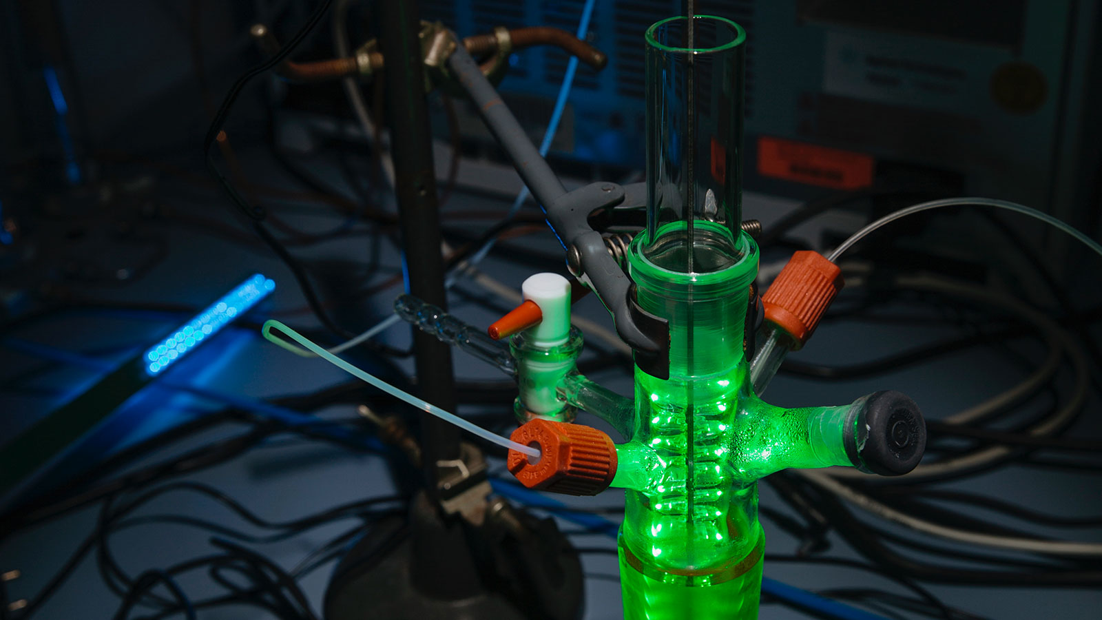 Erzeugung von Wasserstoff durch veredelte Silizium-Nanostrukturen         